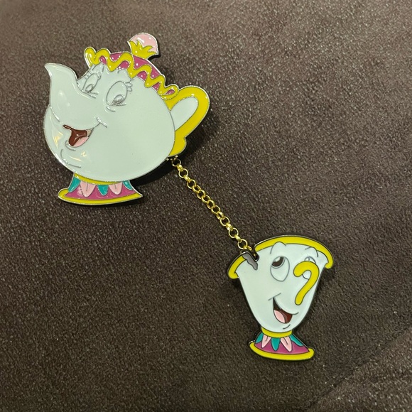 Beauty and the Beast Mrs. Potts and Chip teacup Pin - Picture 3 of 3